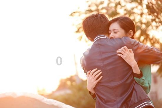 为什么螳螂“自杀”后，肚子里会钻出一条虫？看完真是大开眼界！